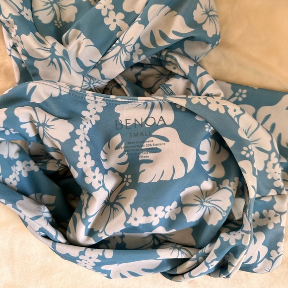 Benoa Kialoa One piece - Picture 2 of 2